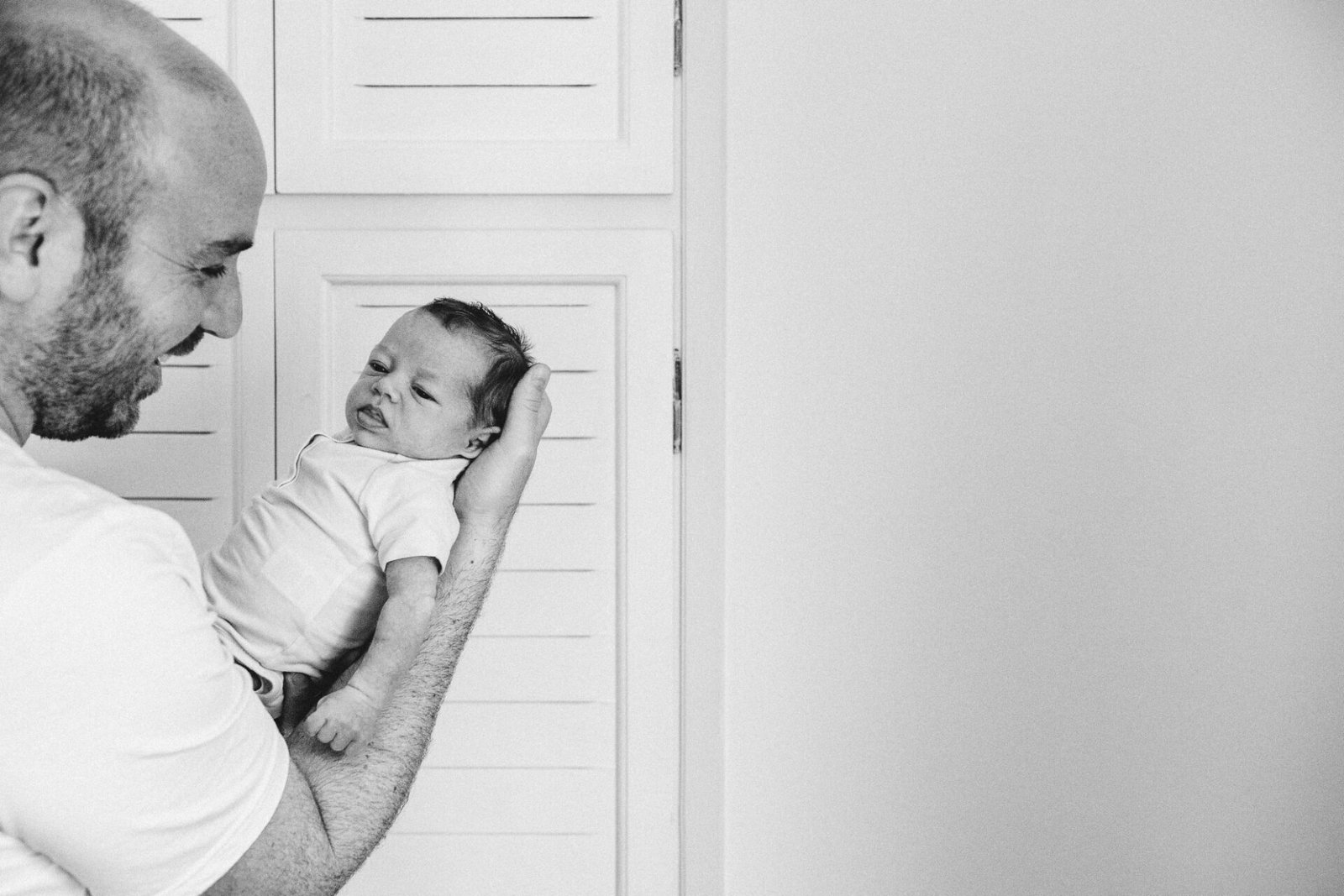 new_born_boy_family_portrait_tinos_athens_panagiotis_chalkias 4